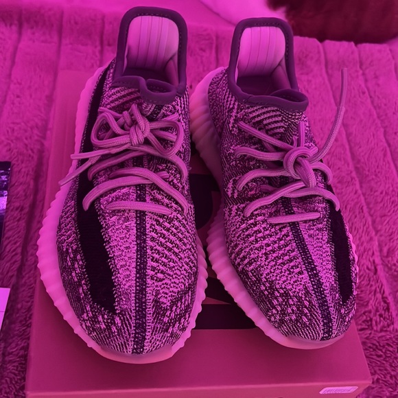 Yeezy Boost 350 V2 ‘Zyon’ - Picture 3 of 7